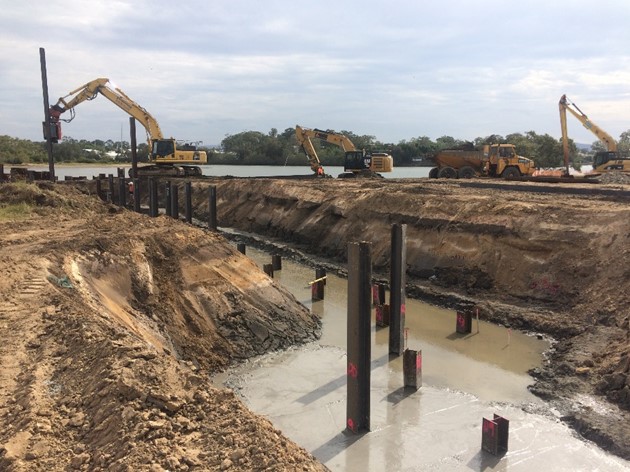 Sheet piling was undertaken within the Coomera River
